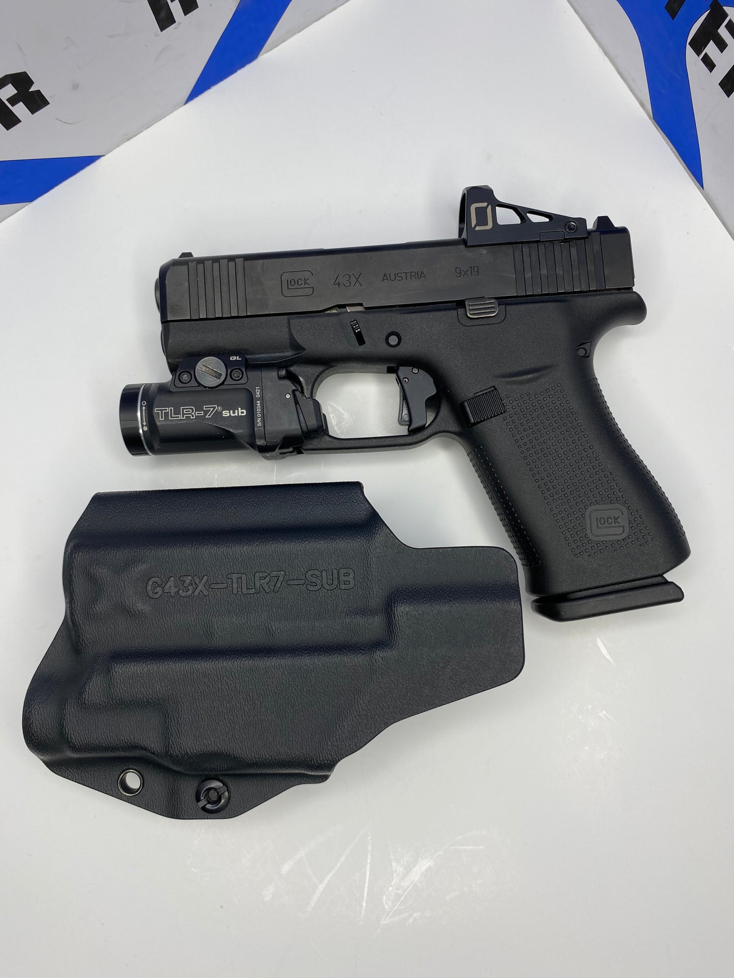 Glock 43X with Streamlight TLR7 Sub IWB Kydex Holster